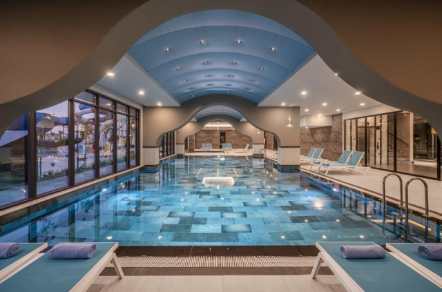 
Diamond Deluxe Hotel
