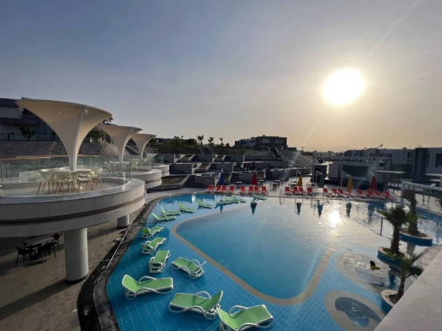 
Long Beach Resort
