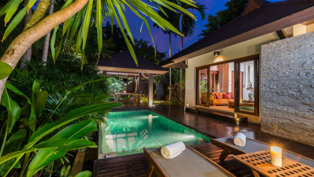 
BANGKOK PIHENÉSSEL NA JOMTIEN BEACHEN
