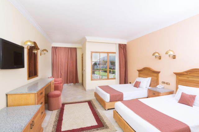 Aladdin Beach Resort****