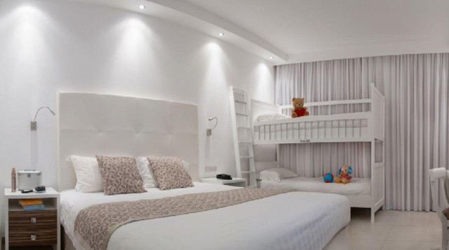 
Asterias Beach Hotel
