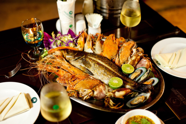 
THAIFÖLDI ÜDÜLÉS 2ÉJ BANGKOK, JOMTIEN PALM BEACH PATTAYA
