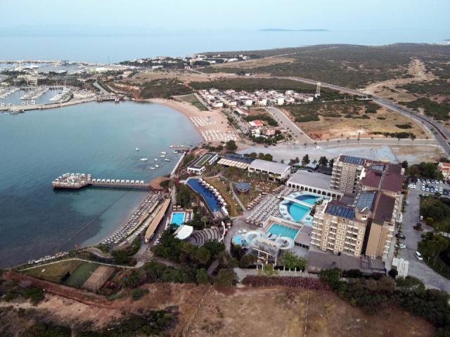 
LAUR HOTELS
